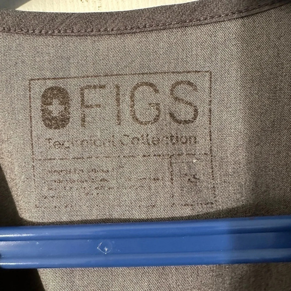 FIGS XS 5 Pocket Gray Scrub Top Professional Nursing Uniform Separates - Picture 5 of 5